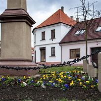 16.3. smírčí kříž na křižovatce Tyršovy, Domažlické a Palackého ulice