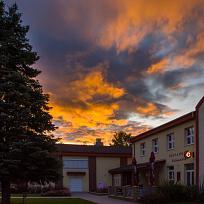 3.10. západ slunce nad obecním úřadem