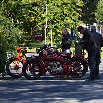 Sraz historických vozidel v Kolovči