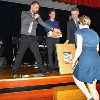 Losování hlavní tomboly