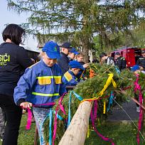 2019 - Stavění májky 