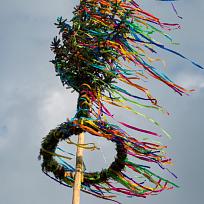 2019 - Stavění májky 